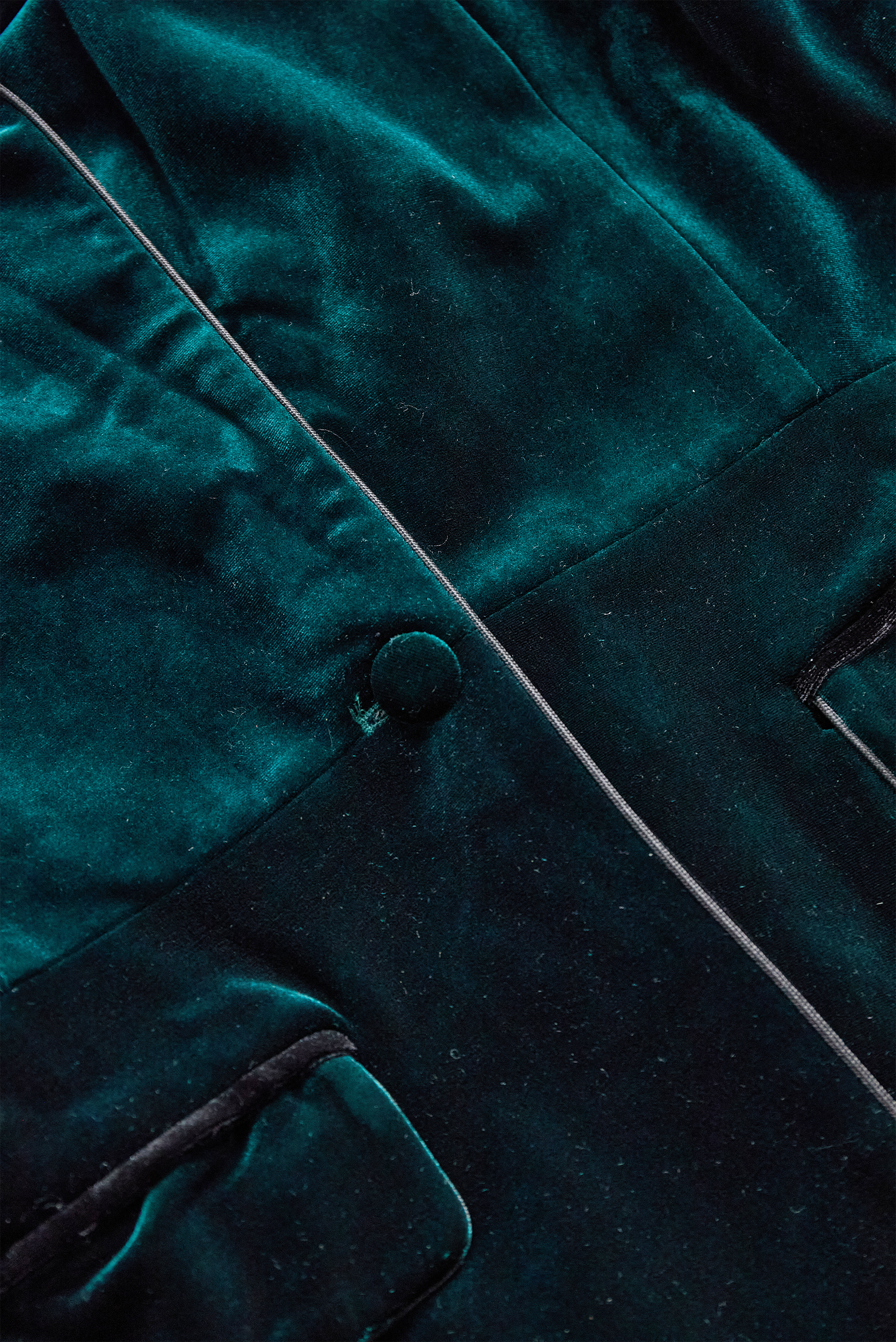 Emerald | Blazer with Satin Lapels and Rose Embroidery