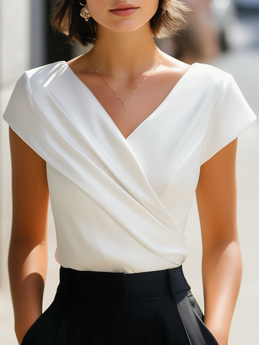 Luna | Sleeveless V-Neck Pleated Blouse