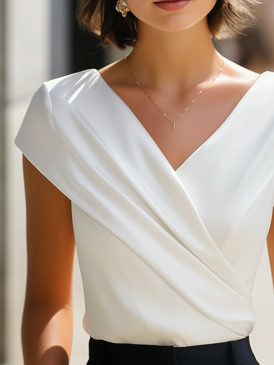 Luna | Sleeveless V-Neck Pleated Blouse