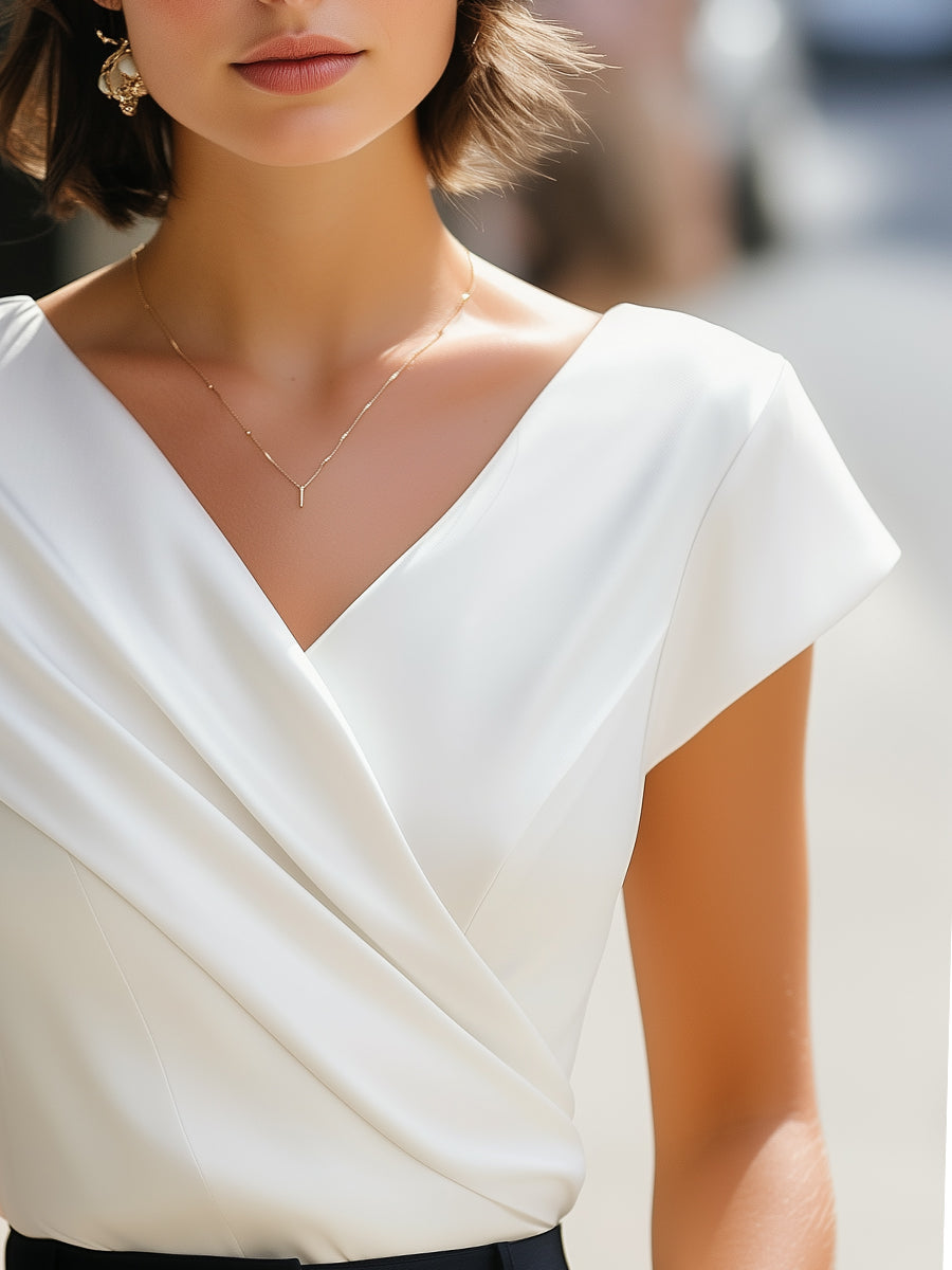 Luna | Sleeveless V-Neck Pleated Blouse