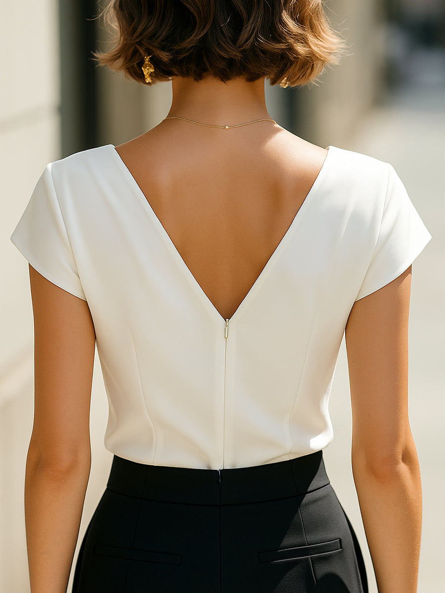 Luna | Sleeveless V-Neck Pleated Blouse